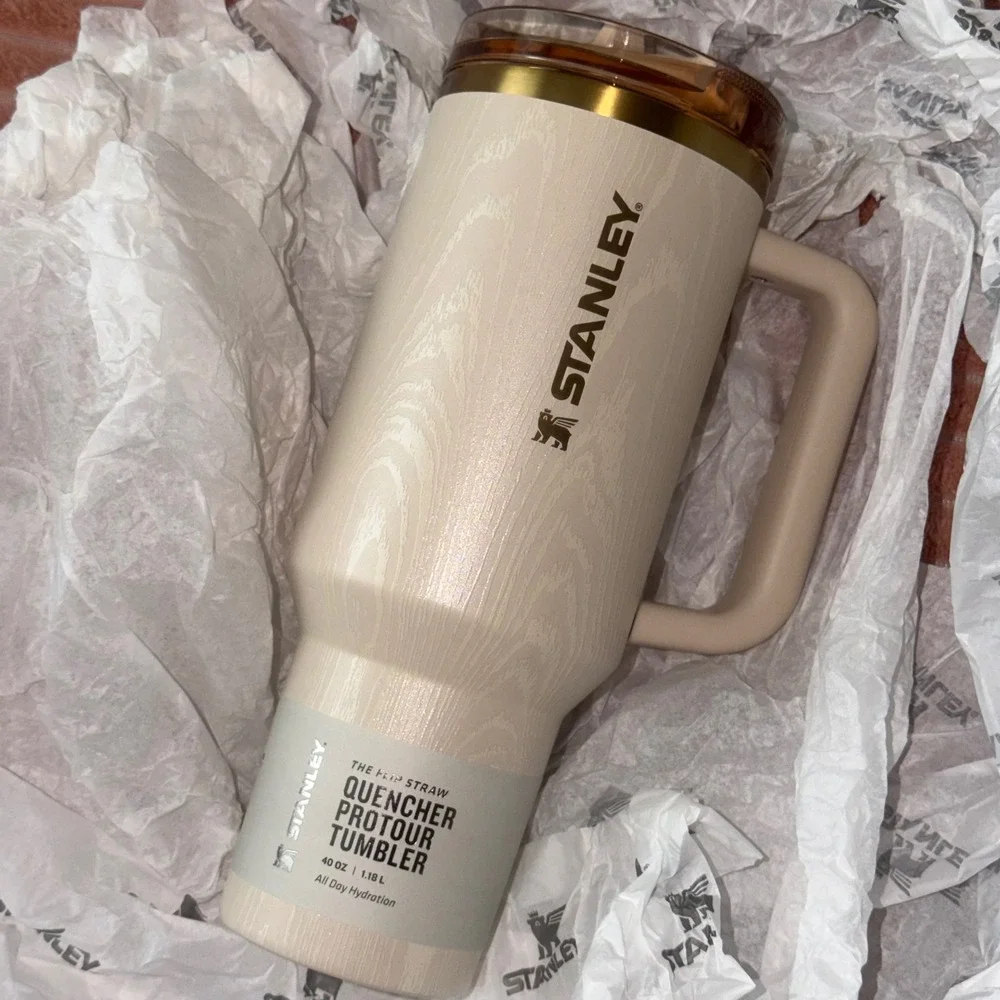 Stanley 40oz Quencher H2.0 FlowState Tumbler Limited Edition Birch Woodgrain NEW - Picture 3 of 5